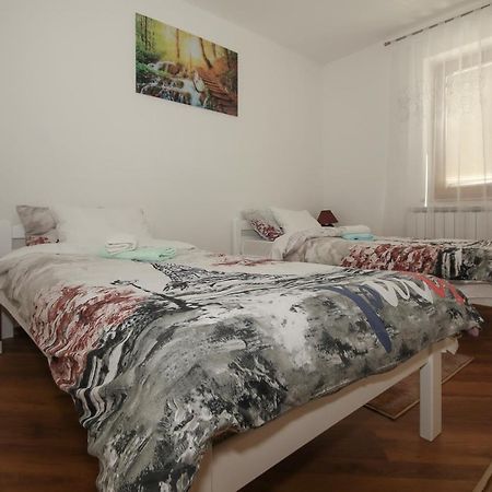 Apartman Lucija & Luka Оточац Экстерьер фото