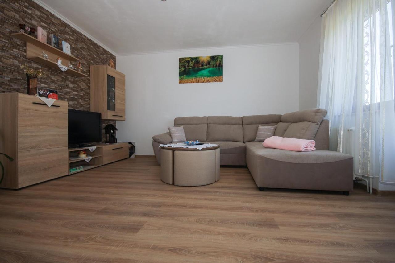 Apartman Lucija & Luka Оточац Экстерьер фото