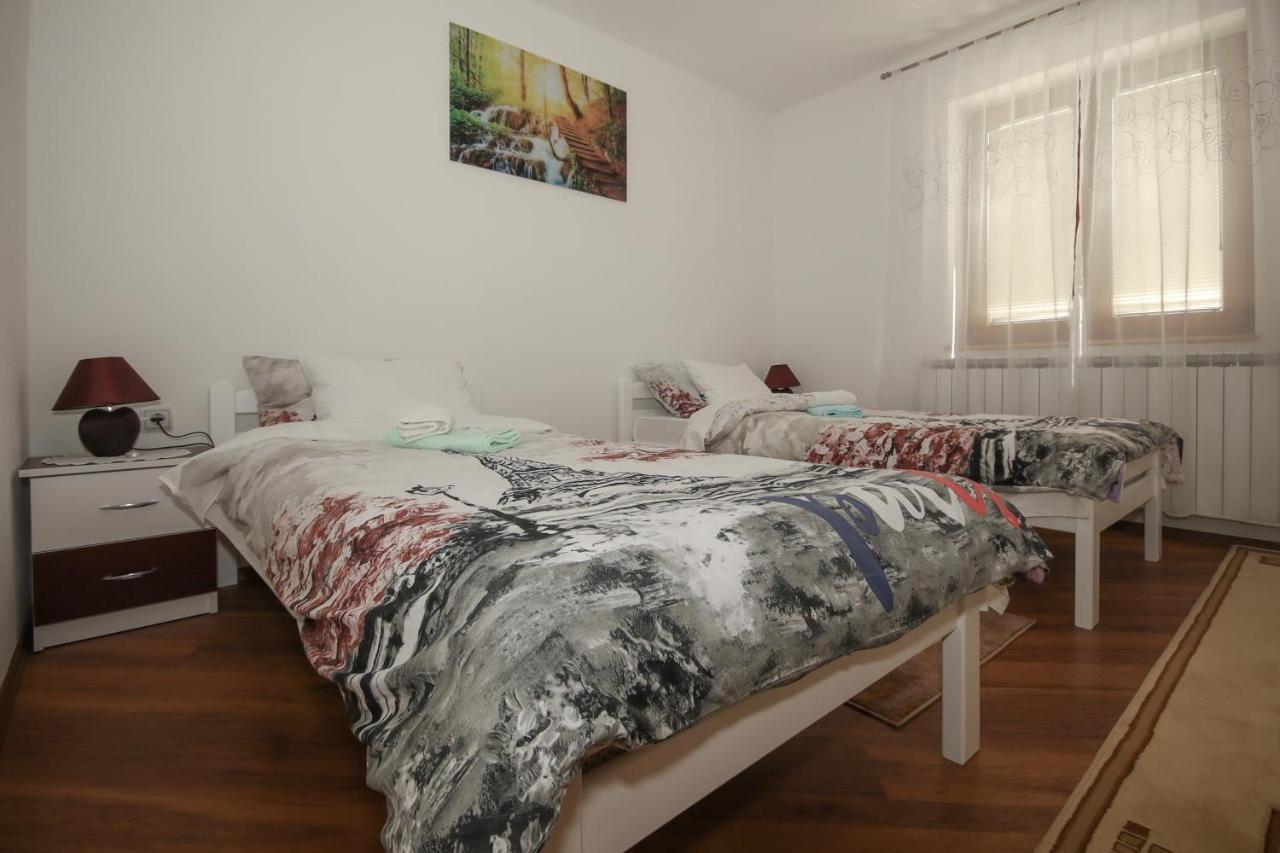 Apartman Lucija & Luka Оточац Экстерьер фото