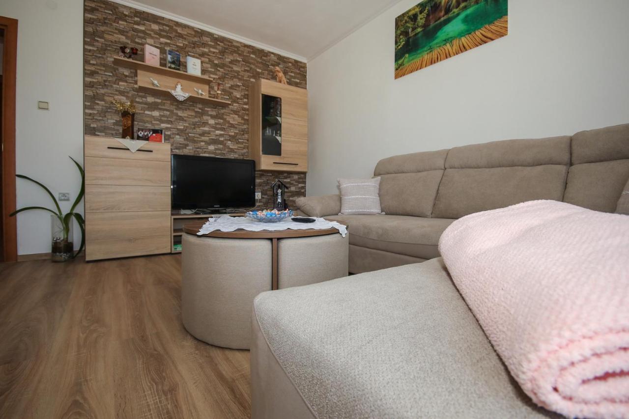 Apartman Lucija & Luka Оточац Экстерьер фото