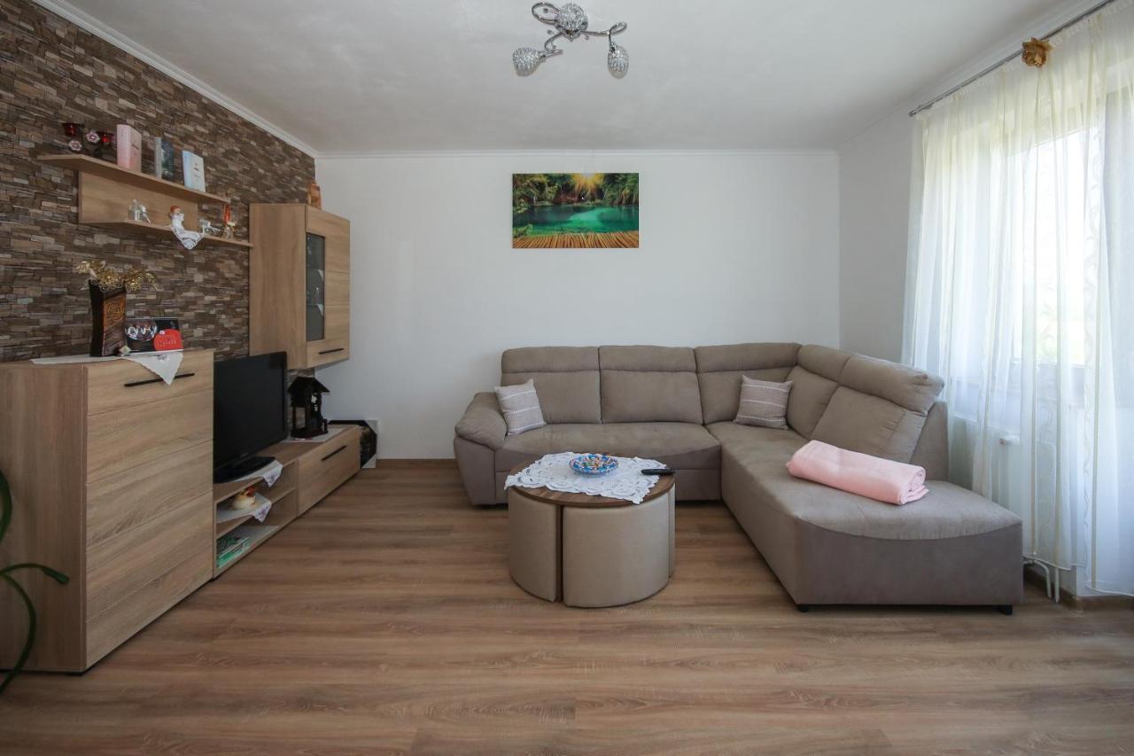 Apartman Lucija & Luka Оточац Экстерьер фото