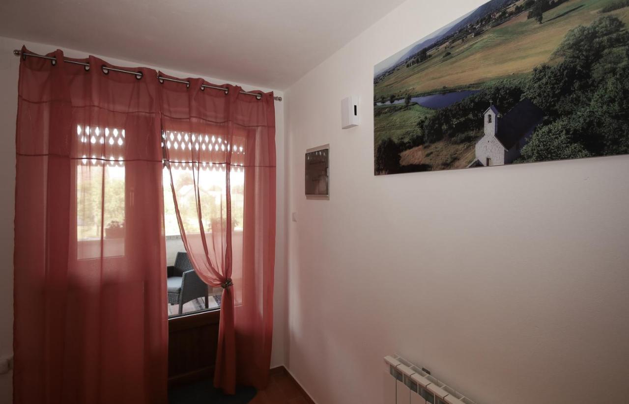 Apartman Lucija & Luka Оточац Экстерьер фото