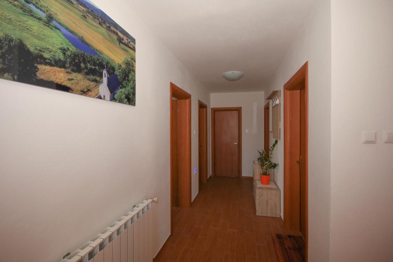 Apartman Lucija & Luka Оточац Экстерьер фото